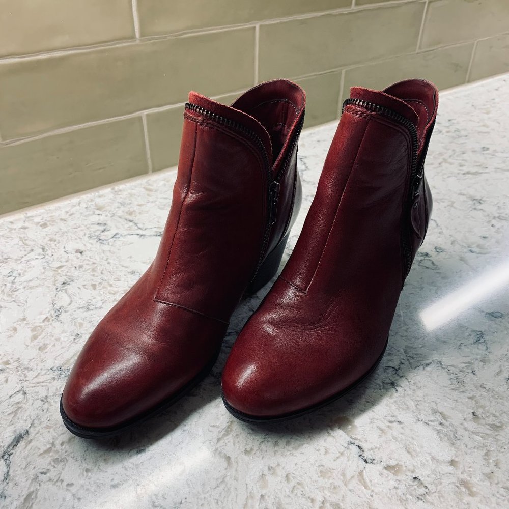Red/Burgandy Leather Booties by Earth - Size 7.5B